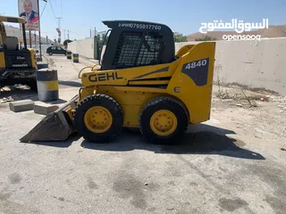  2 حفارة KoMATSU pc35MR وجرافة GEHL 4840 للبيع