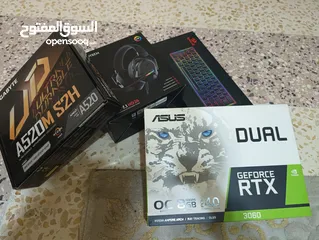  4 كومبيوتر  للبيع PC كامل مع شاشة واكسسوارات بسعر حرق  للبيع Game