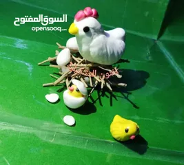  18 مجسم بيت خشبي"عمل يدوي"من الصلصال / المعجون مع عرباية من الخشب عرض خاص فقط 25 دينار بدلاً من 50دينار