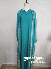 10 فساتين مستعملة للبيع. القطعة الواحدة