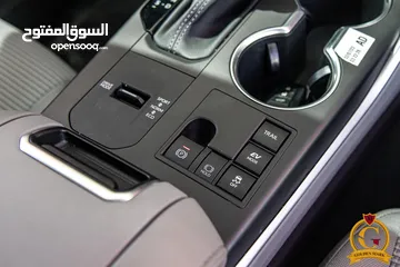  8 Toyota Highlander 2023 Gle    السيارة مميزة جدا و قطعت مسافة 6,000 كيلو متر ( ستة آلاف كيلو متر فقط