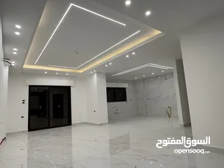  6 شقق مساحة ( 180م و 190م طابق اول و ارضي و روف ) في البنيات -طريق المطار خلف مدارس القادة