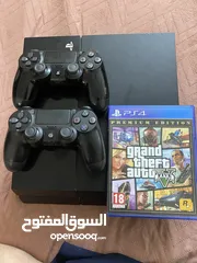  1 بلايستيشن 4  الجهاز وكالة استخدام شخصي 500 جيجا ونازل عليه العاب ومعه سيدي gta5 مع ايدتين