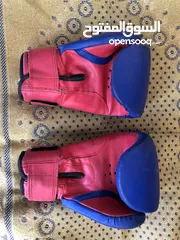  2 قفازات ملاكمه/وواقيات تدريب/رياضه/فنون قتاليه للبيع