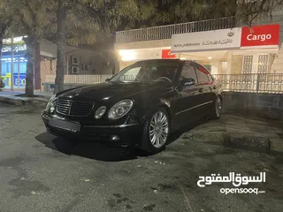  1 مرسيدس ‏E200 2005 أفنجارد  فل الفًل فحص ثلاثة جيد ضربة وسط الشاصي يعني تعتبر أربعة جيد