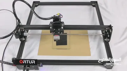  11 جهاز رسم ليزر Ortur Laser CO2 المميز المعروف بقدرته على الرسم على مختلف الخامات