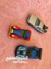  10 سيارات ألعاب صغيرة وكبيرة ومعدنية للهواة للبيع كمجموعة كاملة أو مفرق لكن السعر بيختلف كثير...