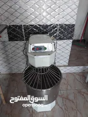  9 معدات وخط إنتاج مشغل دوناتس للبيع في عمان قابل للتفاوض للمهتمين فقط
