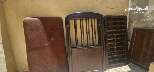  1 سرير بيبي خشب زان قوي جدا مستعمل