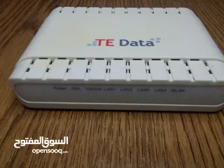  4 جهاز رواتر نت من شركة تي داتا ( TE Data ) و معاه جميع وصلاته