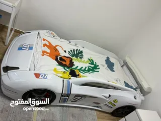  1 تخت اطفال شكل سياره للبيع