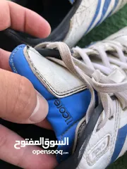  10 احذية ماركات 2 اصابع اديداس/1 ماركةjoma كل واحد نمرة للبيع بسعر حرق الواحد 5 دنانير