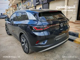  5 ID4 Pure+ 2021 لون كحلي مع فتحه وفرش جلد لون خمري