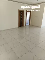  8 شقه للايجار