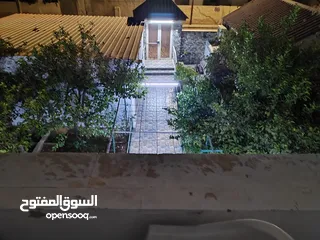  14 منزل للبيع موقع مميز و اطلاله مميزه و محدث بالكامل