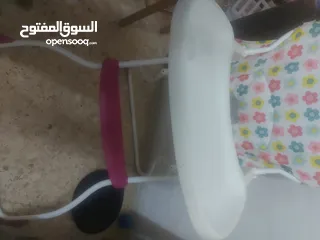  4 سحسيلة اطفال وكارسيت ومقعد طعام بحالة جيدة جدا بسعر مغري