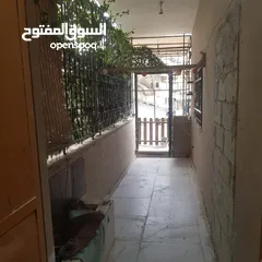  1 بيت للايجار طابق ثاني مدخل مستقل للسوريين فقط لتواجد داخل العماره عائلات سوريين التأجير الأمن