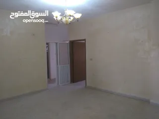  7 شقة نظيفة طابق اول في أبو علندا