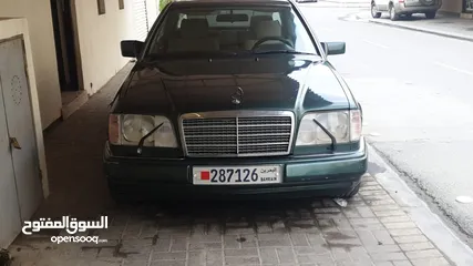  1 Mercedes 220 CE