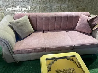  2 طقم كنب للبيع بحاله ممتازه لا يحتاج إلى صيانه