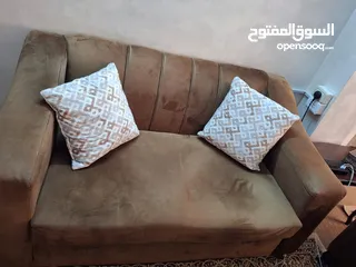  1 طقم كنب 7 مقاعد بحالة جيدة