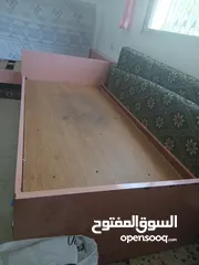  1 2 تخت بلون الزهري بحاله جيده جدا
