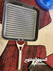  2 أدوات مطبخ : بيتزا و فرن و صواني متنوعة مثل نثريات