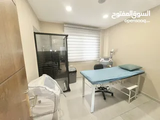  1 عيادة تجميل مع معدات حديثة للايجار بالخلو
