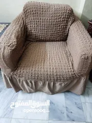  5 كنب مستعمل 7 مقاعد  للبيع  اجمالي 150دينار مع الاغطيه للكنب