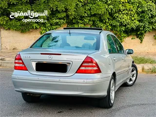  8 C200 2005  غرغوريه مخزنه شبه جديده عداد قليل جدا افنجارد فحص كرت ابيض