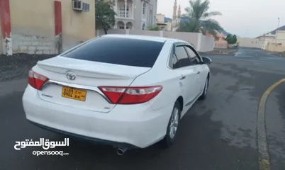  2 تويوتا كامري 2017 للبيع لون ابيض