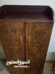  5 خزانة احذية ، طاولة متحركة ، مكتب حديد ، مكنسة كهرباء هيتاشي