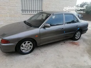  4 بسطار نمرة 39 + سياره ميتسوبيشي لانسر 1992 للبيع