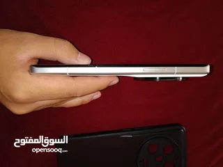  2 شاومي 13 ultra وكاله ولا شخط معاه كامل الاغراض والكرتونه  للبيع او للبدل