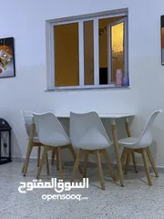  1 طاولة اكل للبيع