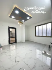  6 4 استوديوهات للبيع مقابل الاكاديميه مباشره تشطيب جديد  والسعر بجنن