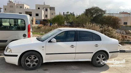  2 سكودا للبيع مكسور عليها سنتين والماتور بدو تسجيل...20000