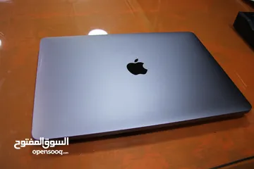  2 ماك بوك ابل برو بحاله الجديد