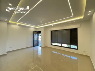  3 شقة بسعر مغري شارع المطار حي النخيل طابق ثالث مع روف دوبلكس  مساحة 225 م وترس خارجي 90 متر