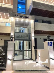  2 شقة ثالث مع روف مساحة 200م فاخرة و بأعلى المواصفات باجمل مناطق البنيات منطقة فلل قرب الحرية