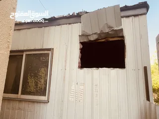  12 بركسات عدد 3 كل واحد له مقلس مستخدم نظيف