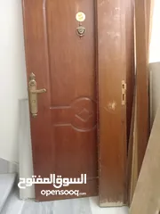  3 باب خشب 98*215 مستعمل معاه كل شي كامل