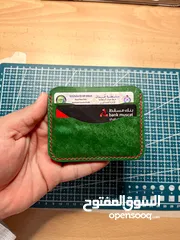  1 صناعة محافظ جلد طبيعي يدوياً