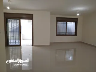  22 شقه مع حديقه للبيع