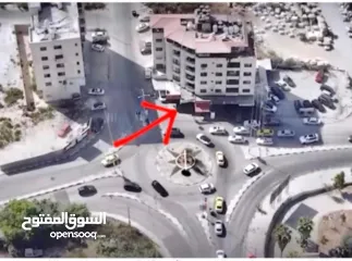  3 محل على الشارع الرئيسي في موقع معروف بمدينة نابلس للبيع بسعر حصري