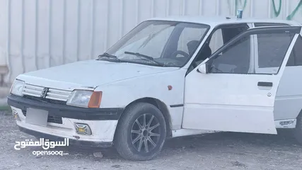  3 سيارة بيجو 205