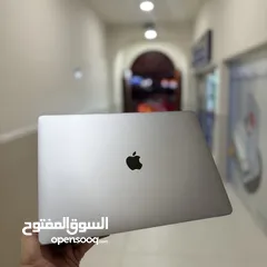  2 MacBook Pro 2019 A2141 core i7 10th gen 4gb dadicated graphics