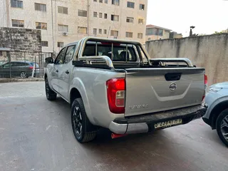  4 نيسان نفارا 2022اتومات 4x4  اصل برايفت   عداد 75000km اصلي