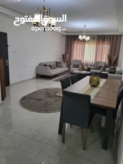  1 شقة 205 متر طابق اول بالقرب من كوكاكولا (نزول مخماس) مميزة جدا