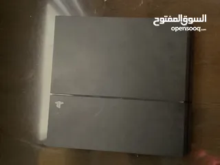  10 بلايستيشن 4 مستعمل مع يدتين بحالة الوكالة مع كفالة سنة كاملة (فقط للبيع ما اقبل تبديل أبدا)